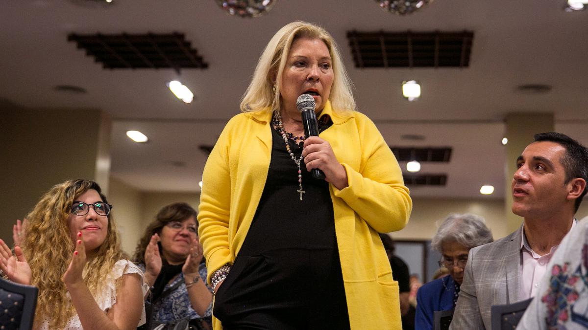 En este momento estás viendo Carrió: «Macri siempre jugó para Milei y la destrucción de Juntos por el Cambio»