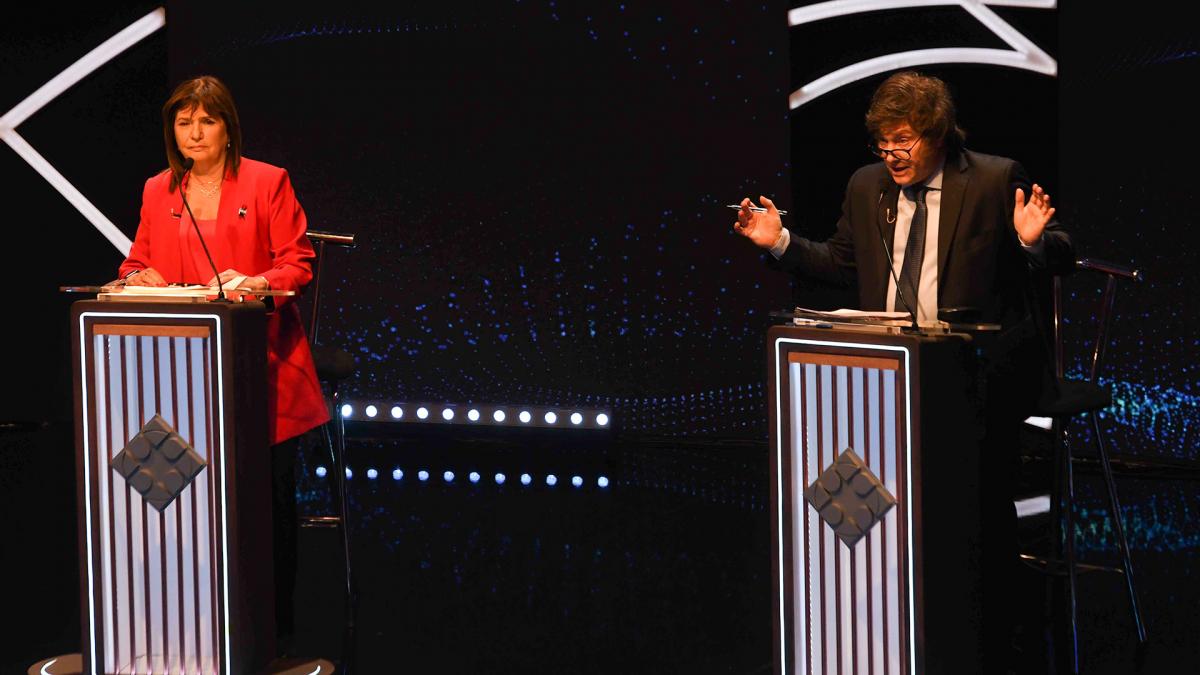 En este momento estás viendo Milei dijo que Argentina «esta al borde de su peor crisis» y negó el calentamiento global