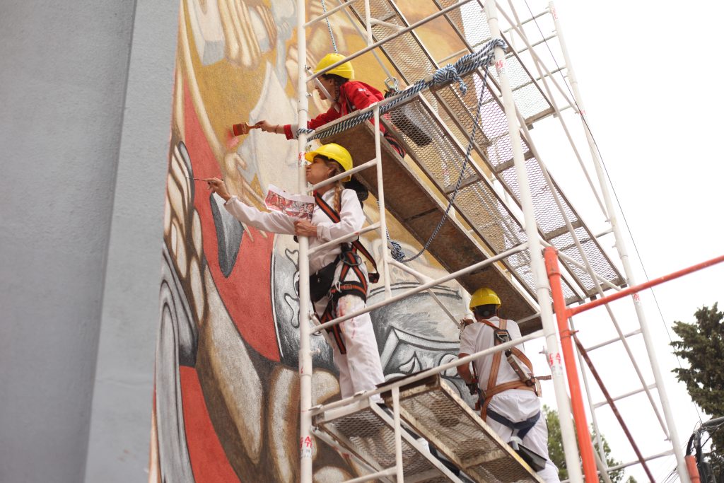Lee más sobre el artículo Renace la memoria: Inauguración de la restauración del mural “Neuquén” del Hotel del Comahue 