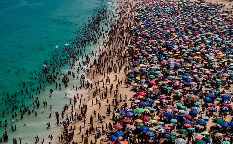 En este momento estás viendo El calor extremo impacta a Río de Janeiro: la sensación térmica superó los 50°C