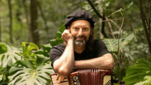 Lee más sobre el artículo Chango Spasiuk: «No hay futuro negando a los 30.000 desaparecidos»