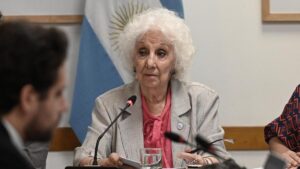 Lee más sobre el artículo Carlotto criticó a Villarruel por querer «borrar la historia» de la ESMA: «Habla pavadas»