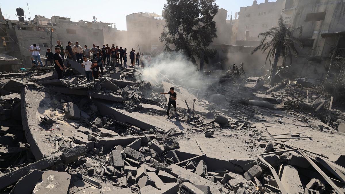 Lee más sobre el artículo Líder de la OMS calificó los bombardeos israelíes sobre Gaza como una «catástrofe humana»