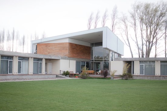 Lee más sobre el artículo Florencia Juarez Jozami: “En el evento presentación de El Inicio buscamos demostrarles a todos mostrar cómo trabajamos y el talento local”