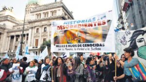 Lee más sobre el artículo Familiares de genocidas que repudian la represión piden votar con «conciencia democrática»