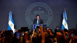 Lee más sobre el artículo Milei arma su gabinete, anunció privatizaciones y la eliminación del Banco Central