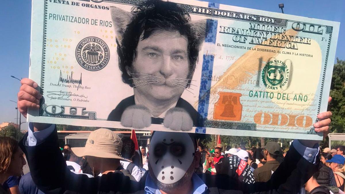 Lee más sobre el artículo Más de cien economistas de todo el mundo advierten sobre el «peligro» de Milei