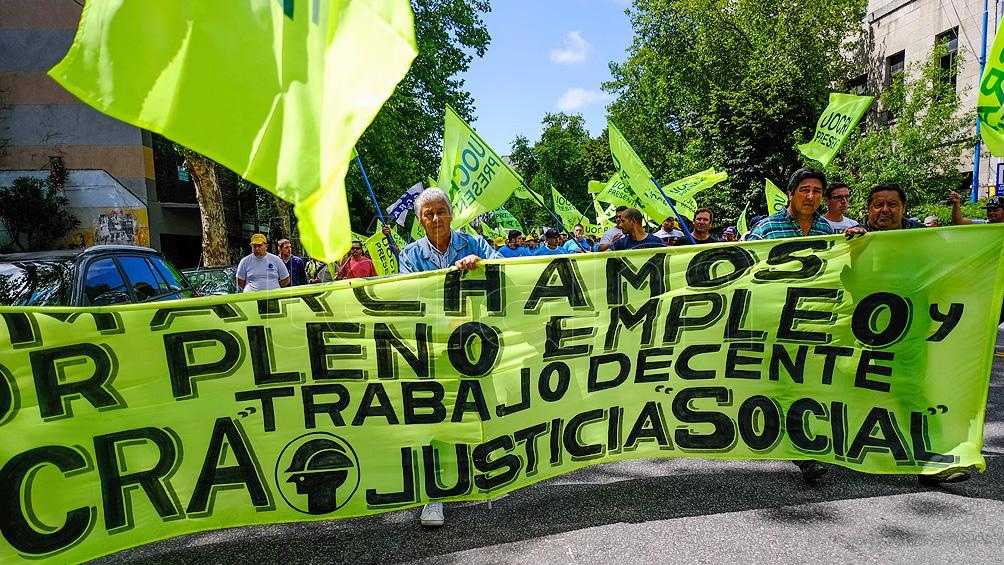 En este momento estás viendo La Uocra se declaró en «alerta» por los anuncios de Milei sobre la obra pública