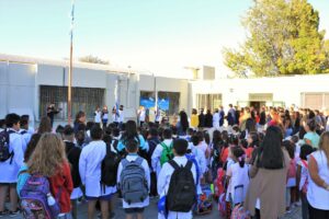 Lee más sobre el artículo A días del inicio de clases el Gobierno evalúa declarar la educación «servicio esencial»
