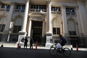 Lee más sobre el artículo Ajuste Salarial en el Sector Bancario: Un Respiro ante la Inflación