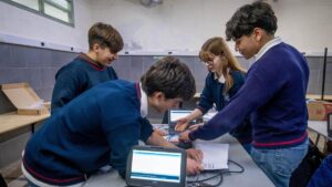 Lee más sobre el artículo El rendimiento de los estudiantes se mantuvo estable en matemáticas, lectura y ciencias