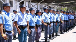 Lee más sobre el artículo Analizan sacar personal policial admnistrativo a las calles de Neuquén