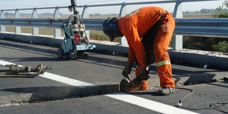 En este momento estás viendo Trabajadores viales de la provincia protestan en Zapala por despidos