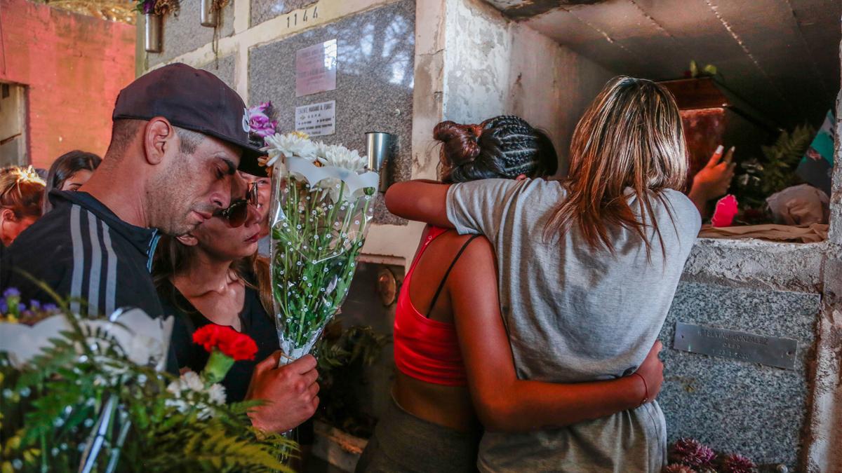 En este momento estás viendo Despideron los restos del joven asesinado por una patota en Santa Teresita