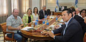Lee más sobre el artículo El gobernador se reunió con legisladores nacionales de todos los bloques por la Ley Ómnibus