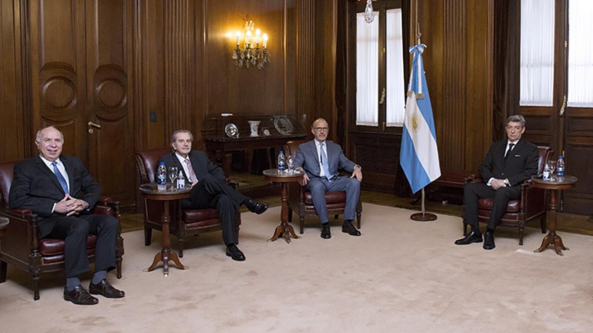 En este momento estás viendo La Corte Suprema debe tratar un amparo de Misiones contra el DNU del Gobierno