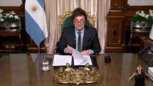 Lee más sobre el artículo Milei: «Si la inflación de diciembre es 30% a Caputo hay que pasearlo en andas»