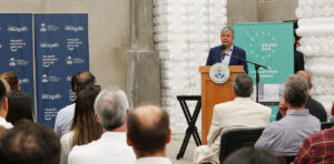 Lee más sobre el artículo Rolando Figueroa otorgó créditos del BID para Pymes