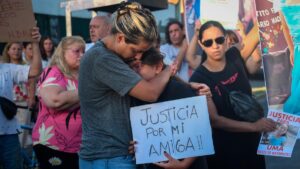 Lee más sobre el artículo Los vecinos marcharon hasta la comisaría en reclamo de justicia por el crimen de Umma