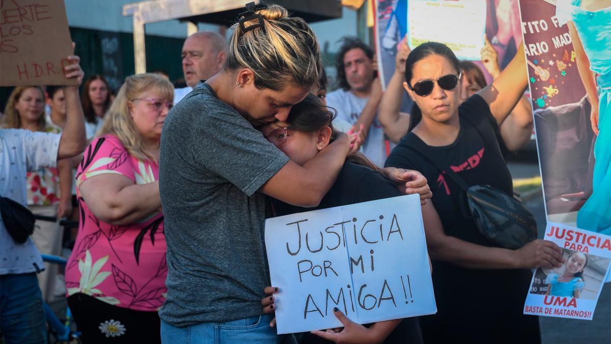 Lee más sobre el artículo Los vecinos marcharon hasta la comisaría en reclamo de justicia por el crimen de Umma