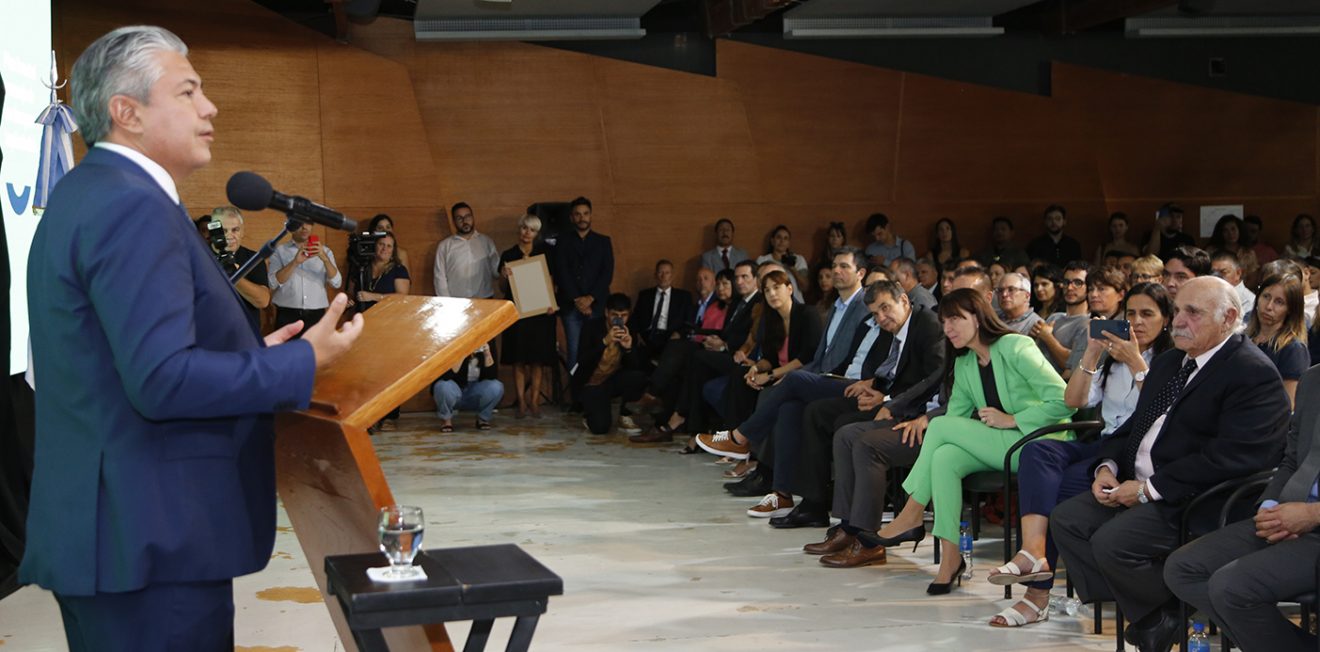 En este momento estás viendo Figueroa lanzó el Plan Forestal con un fuerte llamado a defender los intereses de los neuquinos