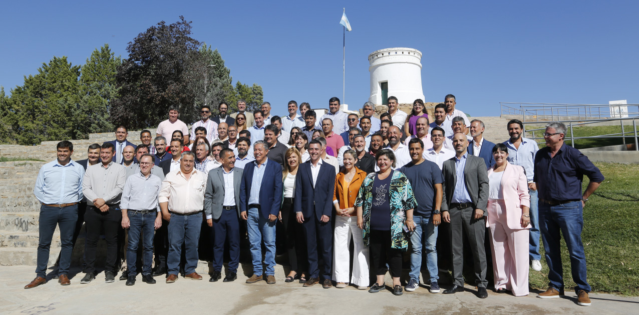 En este momento estás viendo Provincia y municipios firmaron un pacto para trabajar por un Neuquén autónomo y justo