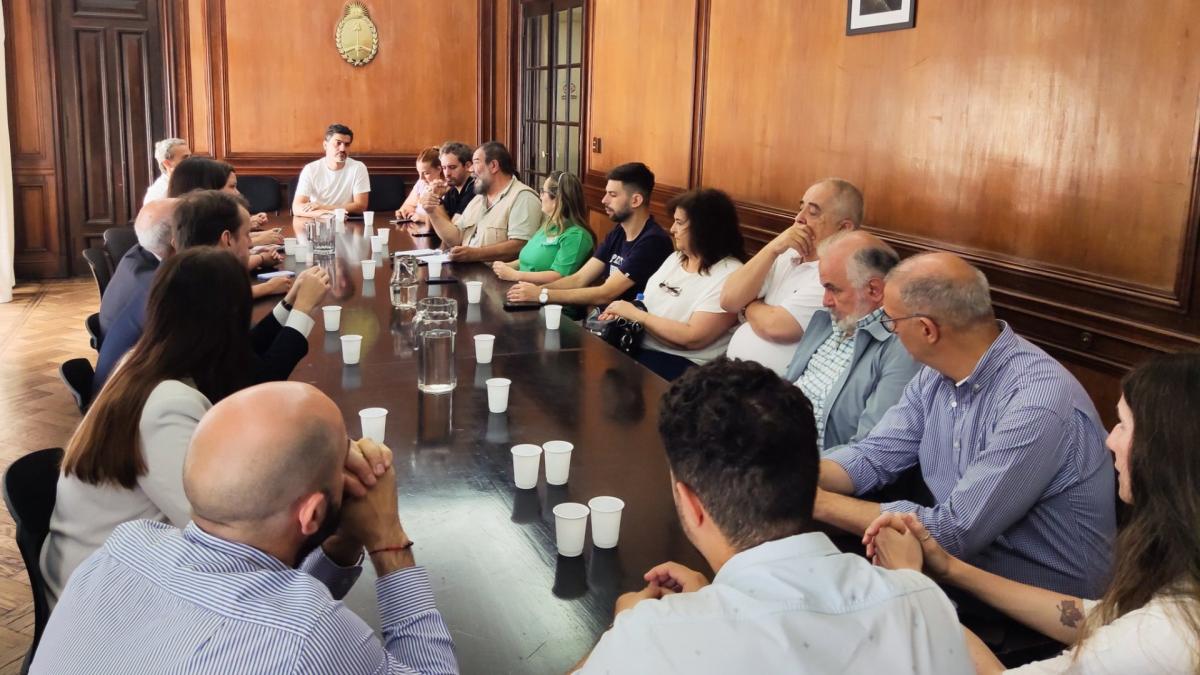 En este momento estás viendo Otorgaron un 12% de aumento salarial para febrero a los trabajadores estatales nacionales