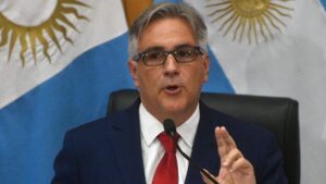 Lee más sobre el artículo Llaryora calificó de «error garrafal» la quita de subsidios y pidió una Argentina «más federal»