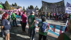 Lee más sobre el artículo Comenzó la octava «Marcha por la Soberanía del Lago Escondido»