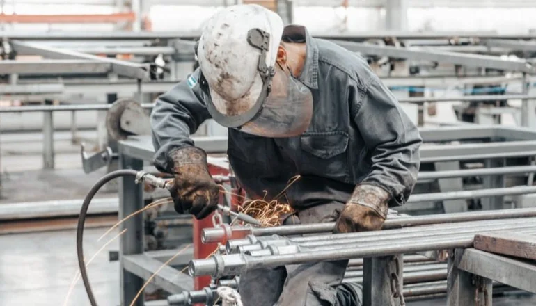 Lee más sobre el artículo La recesión se agrava: en abril, la industria cayó un 10% y la construcción más del 20%