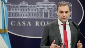 Lee más sobre el artículo Adorni justifica la retención de alimentos: «Lamentamos enormemente»