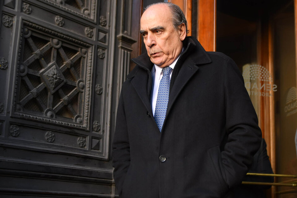 Lee más sobre el artículo Negociaciones en el Senado: Gobierno cede para lograr dictamen de la Ley Bases