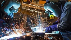 Lee más sobre el artículo Duro informe de la UIA: Caída en producción, ventas y aumento de despidos