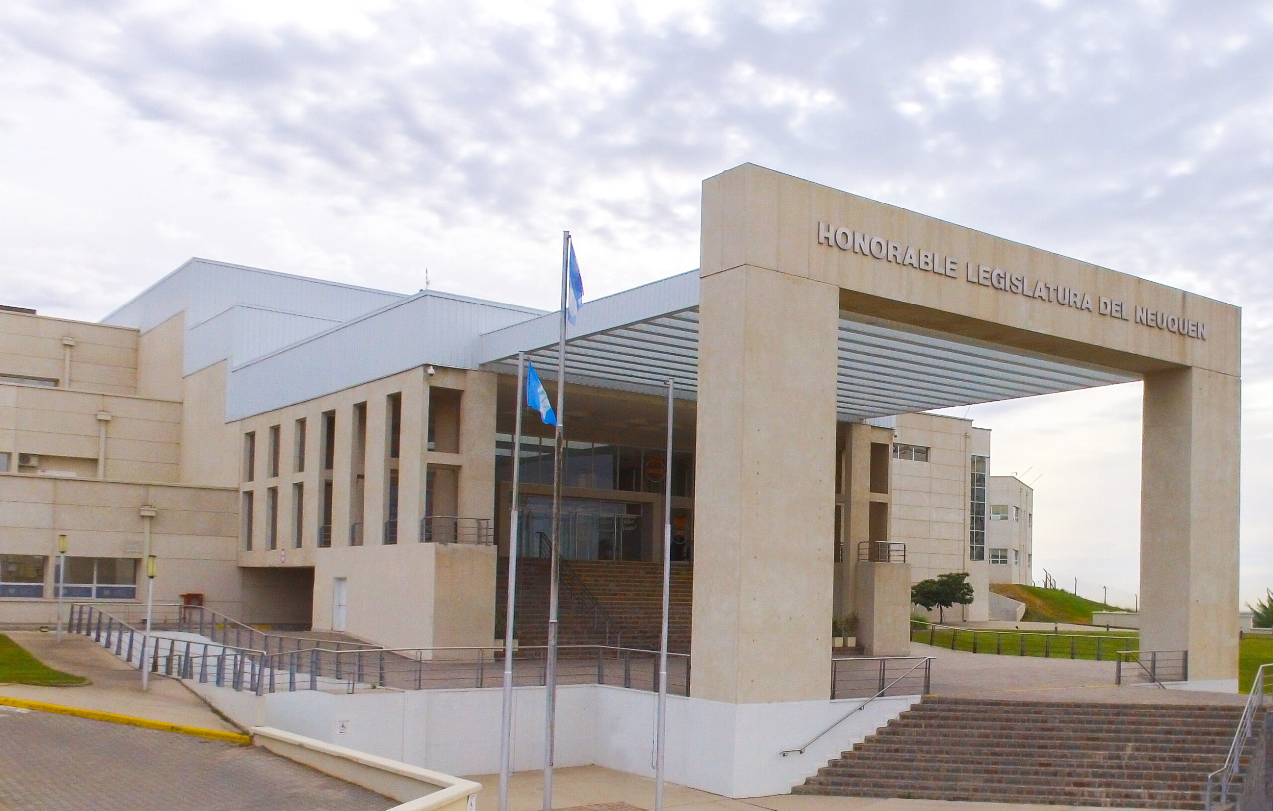 Lee más sobre el artículo Proponen que la Legislatura de Neuquén destine sus recursos solo a la sanción de leyes