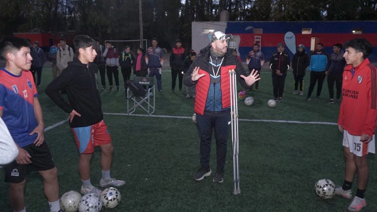 En este momento estás viendo Capacitan en iniciación deportiva, fútbol, arbitraje y pesca