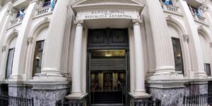 Lee más sobre el artículo Competencia de monedas: El nuevo plan del gobierno con aval del FMI