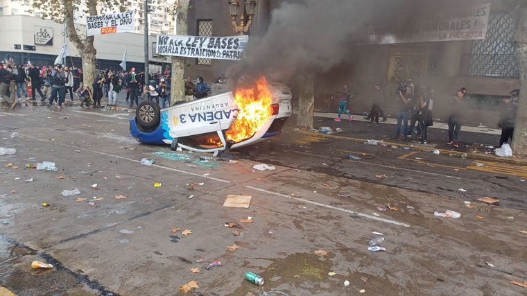 Lee más sobre el artículo Ataque a periodista en protesta: «Fue un ataque preparado»