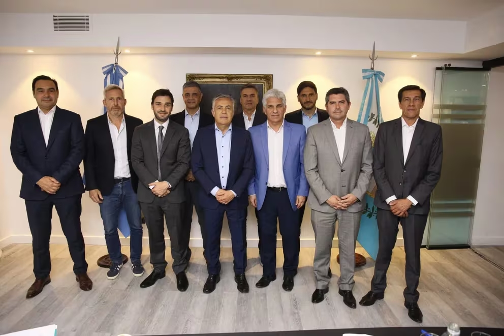 En este momento estás viendo Los gobernadores de Juntos por el Cambio reclaman la aprobación de la Ley Bases y el paquete fiscal