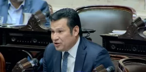 Lee más sobre el artículo Llancafilo apoya críticamente la Ley Bases: «La Argentina no la está pasando bien»