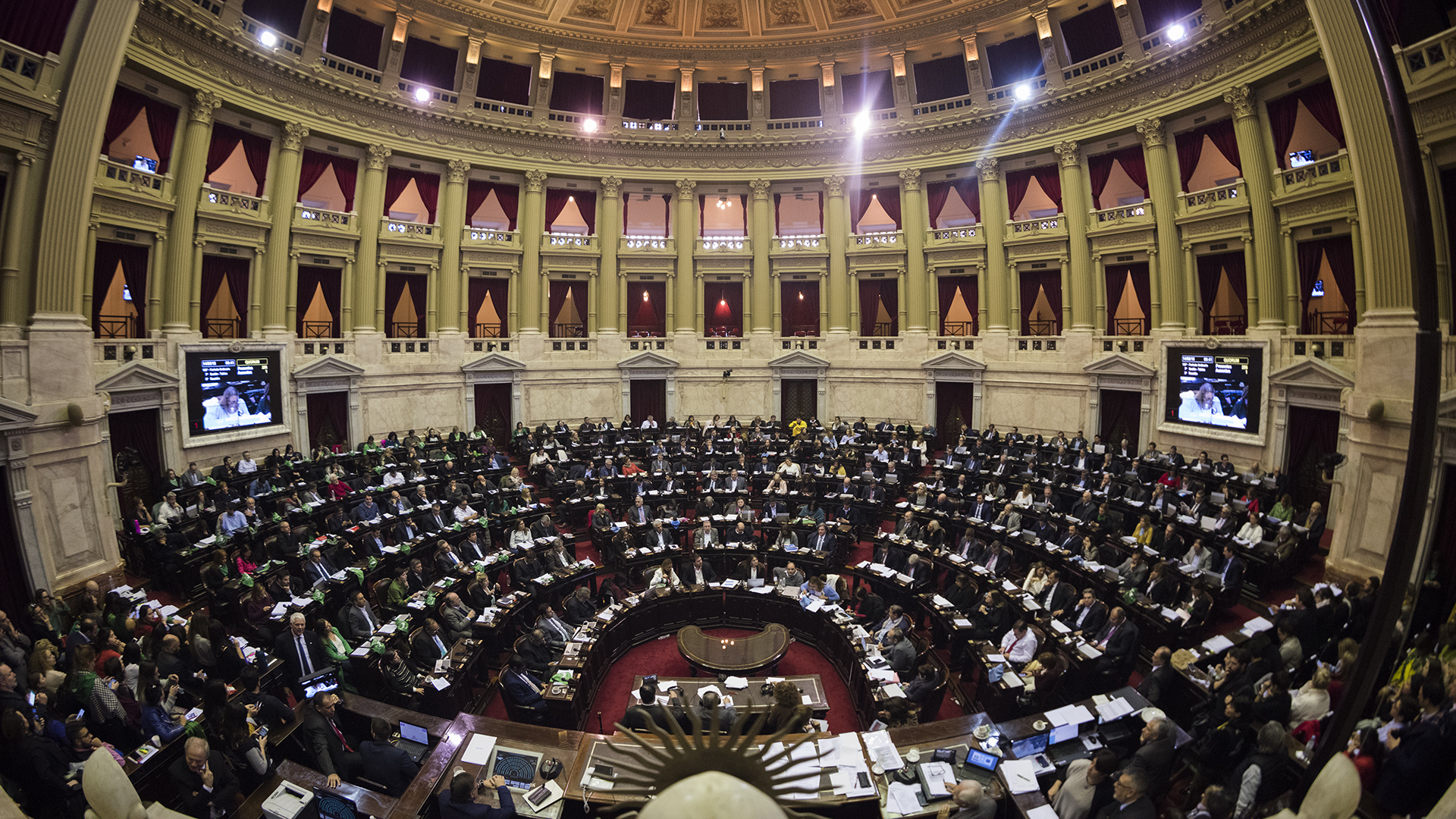 Lee más sobre el artículo Ley Bases y paquete fiscal: los primeros desafíos de Milei en Diputados
