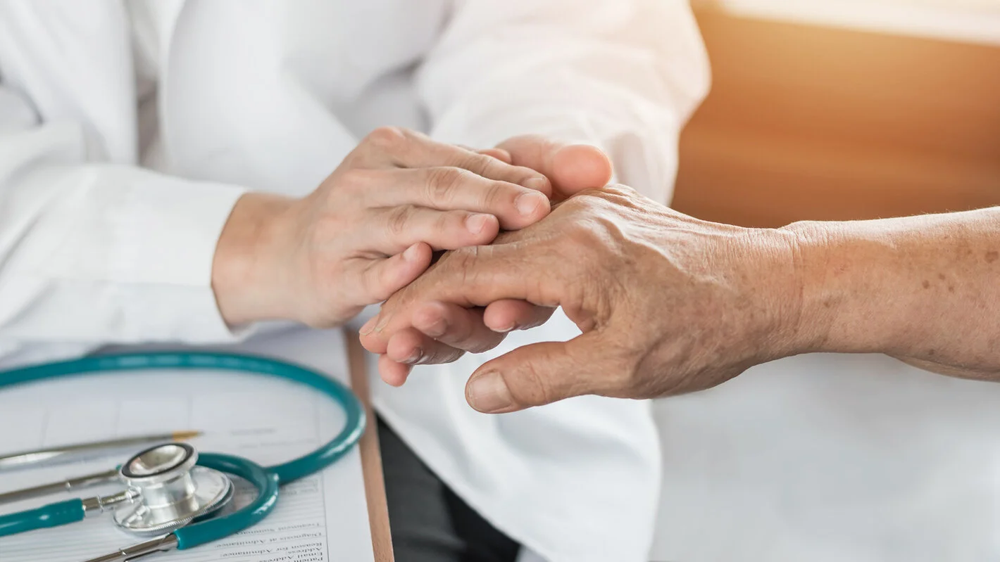 Lee más sobre el artículo El ajuste de Milei golpea a los más vulnerables: recortes drásticos en salud, educación y seguridad social