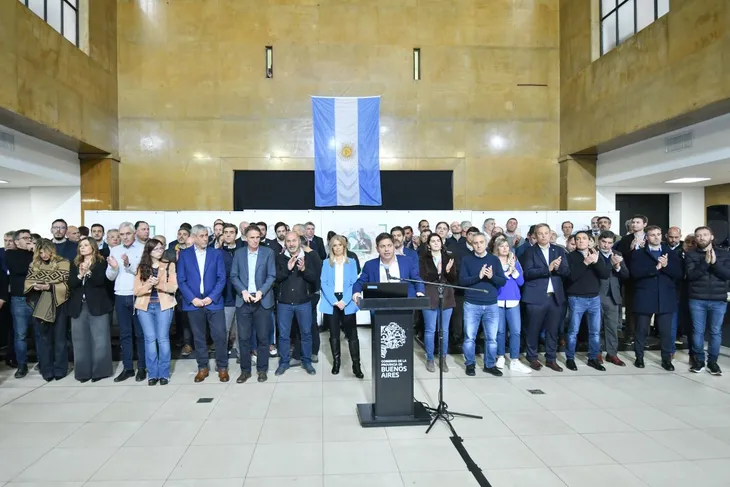 En este momento estás viendo Axel Kicillof refuerza su liderazgo opositor con giras estratégicas y acto por Perón