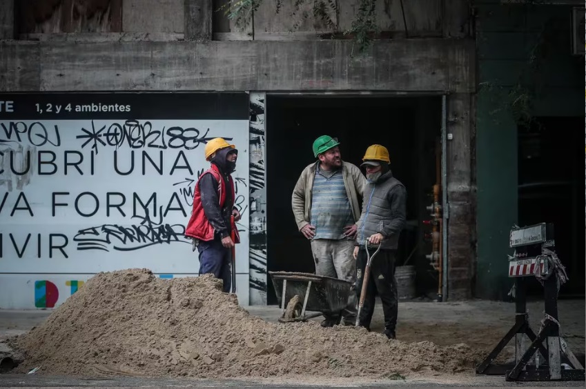 Lee más sobre el artículo La recesión dispara el desempleo al 7,7% en argentina