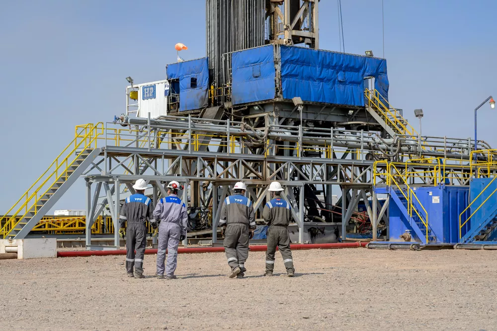 Lee más sobre el artículo Neuquén atrae una histórica inversión petrolera de USD 8.629 millones