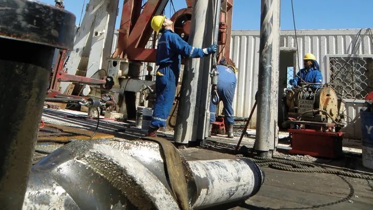 En este momento estás viendo Petroleros quedan exentos del impuesto a ganancias pero docentes y profesionales deberán pagar