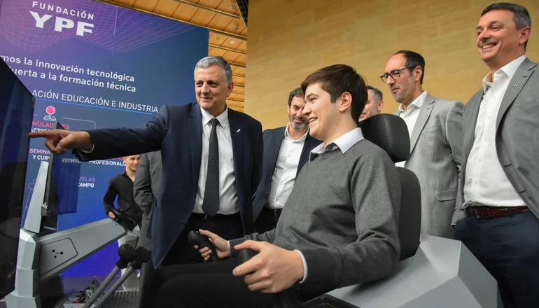 Lee más sobre el artículo Fundación YPF inaugura el primer centro de simulación para educación técnica en Vaca Muerta