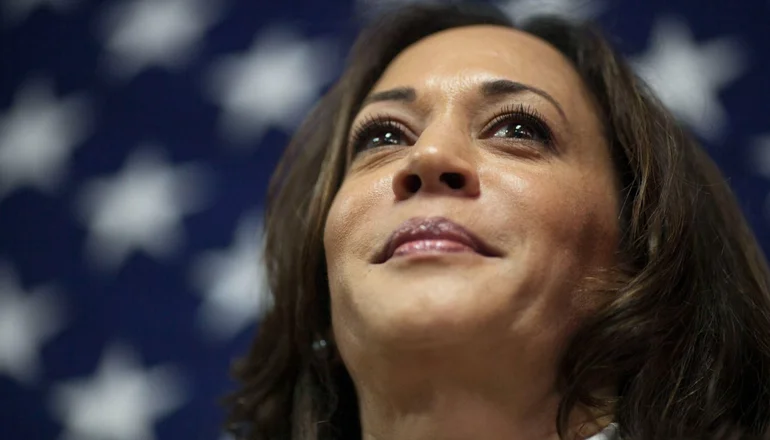 Lee más sobre el artículo Kamala Harris arranca su campaña presidencial con respaldo de Pelosi y Whitmer
