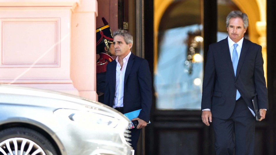Lee más sobre el artículo El misterio de Caputo: El mercado en vilo por un anuncio que nunca llegó