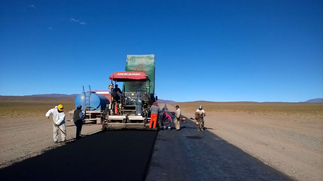 Lee más sobre el artículo Provincia invertirá más de $1.300 millones en equipos para modernizar rutas