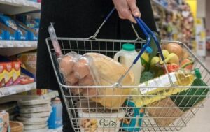 Lee más sobre el artículo Crisis alimentaria: El 64% de los argentinos redujo gastos en comida por el plan económico de Milei